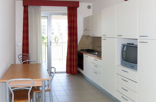 Roseto degli Abruzzi Apartment | Cosy apartment for 5 people with internet, pool, A/C, TV, terrace and pets allowed
