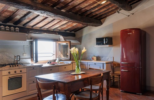 Cortona Old Town Apartment | Cosy apartment for 4 guests with A/C, WIFI, TV, terrace, pets allowed and panoramic view