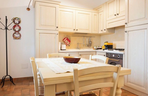 Panicale Apartment | Cosy apartment for 4 guests with A/C, pool, WIFI, TV, patio and pets allowed