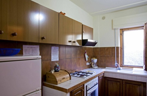 Paciano Apartment | Cosy apartment for 7 guests with WIFI, pool, TV, patio and pets allowed