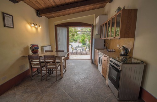 Ponzano di Fermo Cabin | Country cottage with pool, wi-fi, near beaches