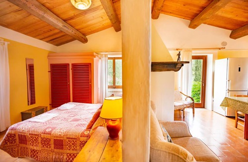 Assisi Villa | Country Holiday Apartment in Villa, Swimming Pool, Wifi