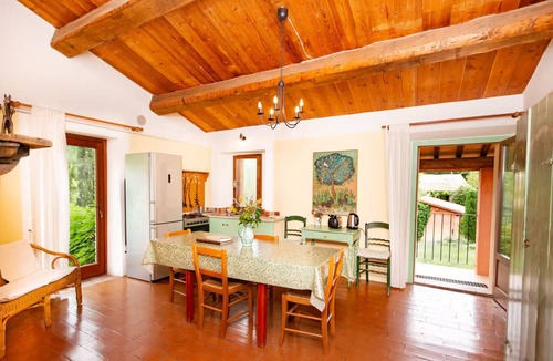 Assisi Villa | Country Holiday Apartment in Villa, Swimming Pool, Wifi