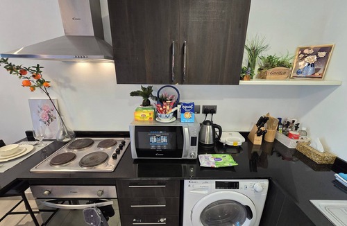 Al Hoora Apartment | Cozy 1-bedroom apartment in awesome Hoora with WiFi, A/C, Gym