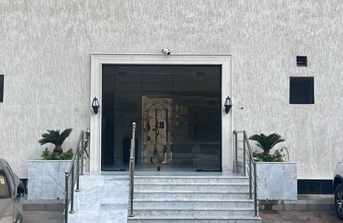 Al Kura Apartment | Cozy 1-bedroom apartment in adorable Jeddah with AC