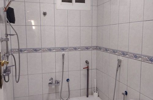 Buraydah Hotel | Cozy 1-bedroom hotel with AC and shared bath, lounge,gymroom in lovely Buraydah
