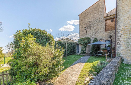 Acqua Loreto Apartment | Cozy apartment in Todi PG with swimming pool