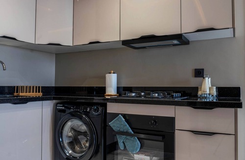 RACINE EXTENSION Apartment | Cozy Apartment near Corniche & Mosque Hassan II Balcony Parking & Wi-Fi