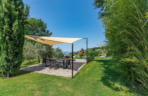Arezzo House | Cozy home in Arezzo AR with private swimming pool, can be inside or outside