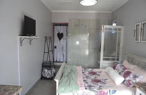 Kraaifontein House | Cozy Rustic Cottage!