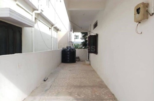 Hyderabad House | D1 Spacious & peaceful 2 bed house with parking