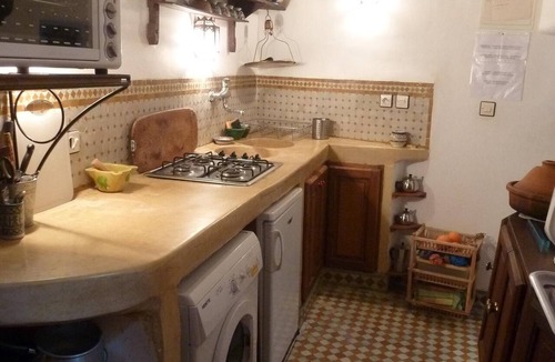 Dar Tazi House | Dar Sghira: Private fully Renovated Small Riad, Rooftop, Heart of Medina, Fiber