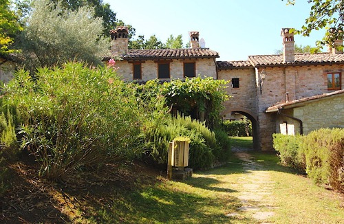 Acqua Loreto Apartment | Delightful country flat in period hamlet with swimming pool