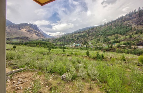 Burwa Hotel | Deluxe Room with Mountain View - Parking, Wi-fi