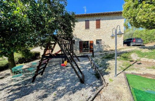 Loreto Villa | Detached villa - sleeps 10 - pool - pergola - playground for children - wifi