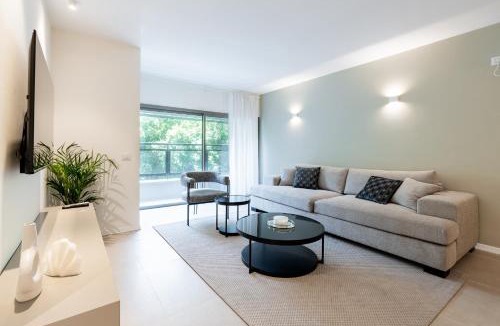Old North Apartment | Dizengoff Deluxe Retreat