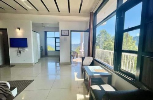 Kasauli Apartment | Double Room with Mountain View - The Terrace Retreat by StayVues