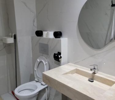 Qbibat House | Eden Room SCH