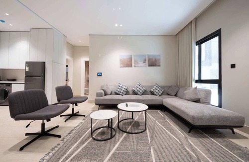 Ar Rawdah Apartment | Elegant 2BR Apartment with Self Check-in and Private Parking in Al Rawdah