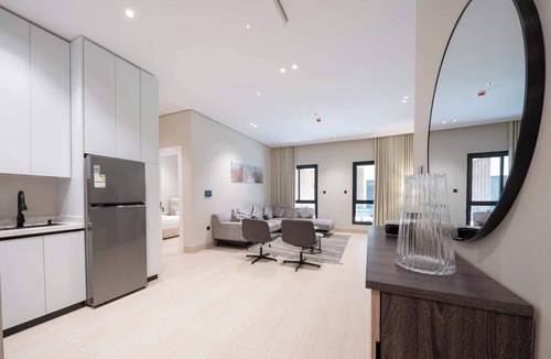 Ar Rawdah Apartment | Elegant 2BR Apartment with Self Check-in and Private Parking in Al Rawdah