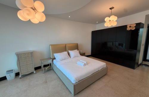 Southern Governorate Villa | Elegant 5BR Villa with Private Pool & Private Beach Access Durrat Al Bahrain