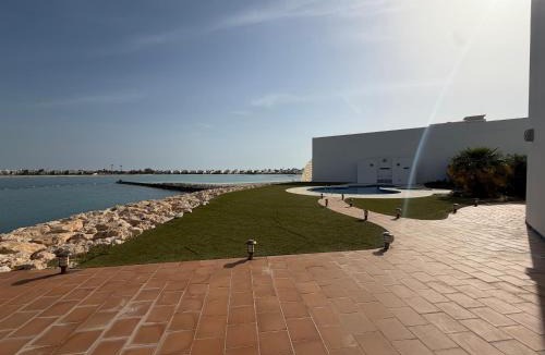 Southern Governorate Villa | Elegant 5BR Villa with Private Pool & Private Beach Access Durrat Al Bahrain