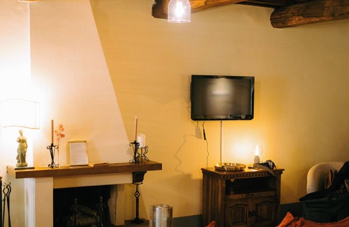 Paciano Apartment | Elegant Apartment in Paciano's Historic Center with 2 En-suite Bedrooms