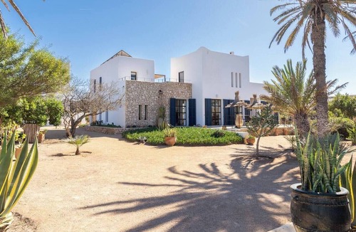 Essaouira Villa | Elegant Luxury Villa with Pool & Garden Oasis 12 Guests, Near Essaouira
