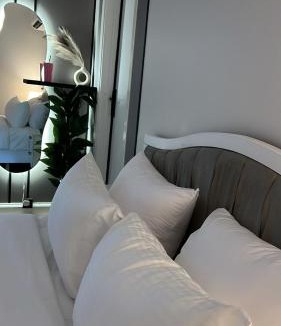 Al Hamra Apartment | Elegant studio with 55-inch TV and self check-in