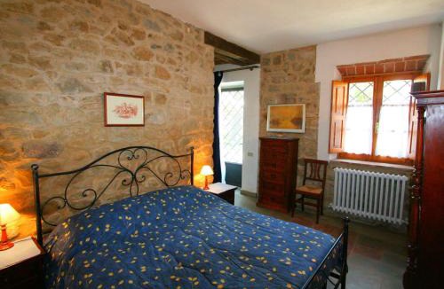 Ciggiano House | Elegant Villa with Valley