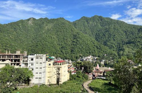 Tapovan Hostel | Ensquare Hotel - 2 Bedroom Mountain View Apartments With Kitchen, Rooftop Cafe, Live Music