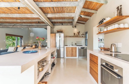 Cape Peninsula House | Fabulous Beach House just steps from the shore
