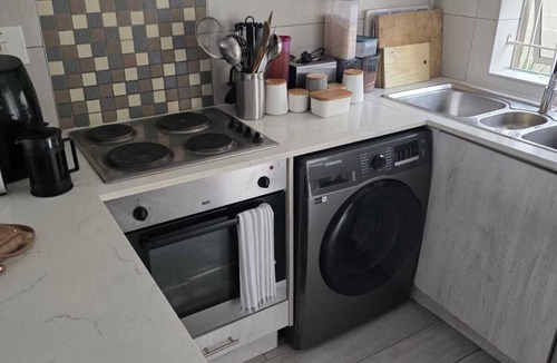 Trawal Apartment | Family-friendly Cape Town 2 bed apartment, safe, cozy & well-located.