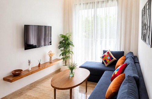 Belvedere Apartment | Fancy stay 5 min drive to Beach and Central Market