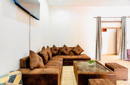 Gurugram House | Fantastic 5-bedroom farmhouse in Gurugram for a relaxing stay