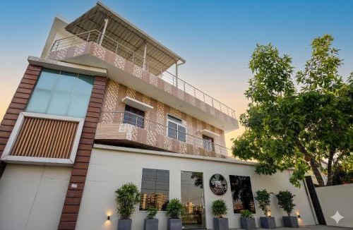 Dehradun House | Gharonda Manor-A Home Beyond Home -Best Luxury Budget Stay Near ISBT