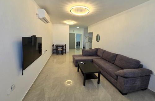 Bat Yam Apartment | GK Apartments Urban Comfort Balfour