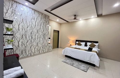 Gurugram House | GoBravo 11 - 6BHK Farm with Pool Sohna Road Gurgaon