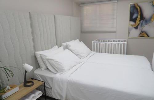 Beit Shemesh Apartment | Gold House