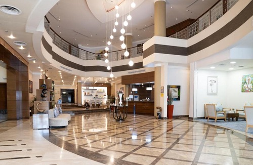Buraydah Hotel | Golden Tulip Hotel Buraidah Al Qassim