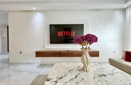 Malabata Apartment | Gorgeous 2 Bedrooms City Retreat with 10th Floor Views
