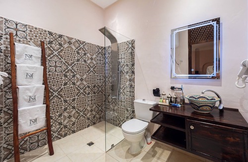 Sidi Bou Amar House | Grand Riad de Prestige, Piscine, Spa, Jacuzzi et Bien Plus, à Marrakech Medina