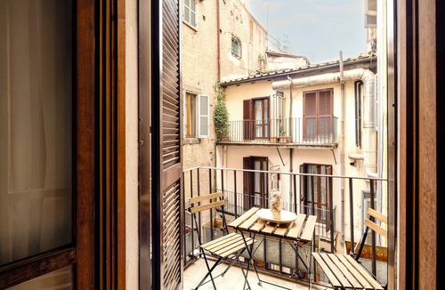 Rione VIII Sant'Eustachio Apartment | Grand Roman Apartment Beside the Pantheon