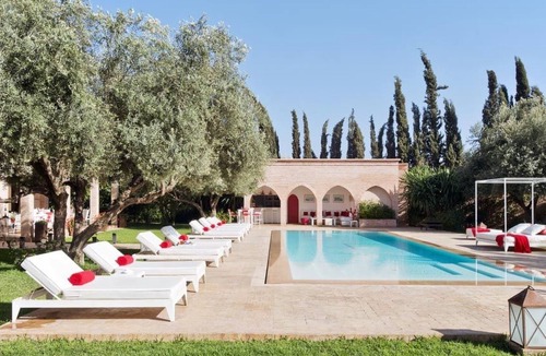 Menara House | Grandiose Villa ,5 Schlafzimmer in der Nähe des Zentrums . by Interhome