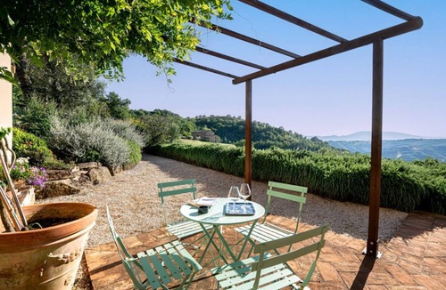 Fratticiola Selvatica Apartment | GuestHost - Elegant 87 sqm apartment in a renovated farmhouse, nestled in the Umbrian countryside. Ideal for 4 people, it offers a shared saltwater pool and an uncovered parking space. Perfect for those seeking relaxation and tranquility, surrounded by b