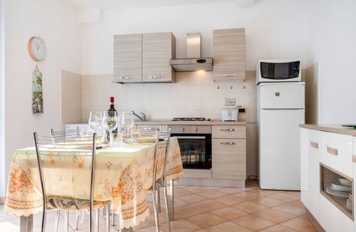 Bastia Umbra Apartment | GuestHost - Bright and very spacious apartment, which in 165 sqm accommodates 8 people with great comfort, having three bedrooms and two bathrooms. The flat is located in a villa and has access to the garden with an equipped patio and gazebo, shared with