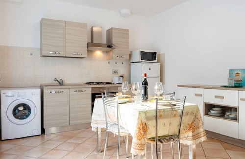 Bastia Umbra Apartment | GuestHost - Bright and very spacious apartment, which in 165 sqm accommodates 8 people with great comfort, having three bedrooms and two bathrooms. The flat is located in a villa and has access to the garden with an equipped patio and gazebo, shared with