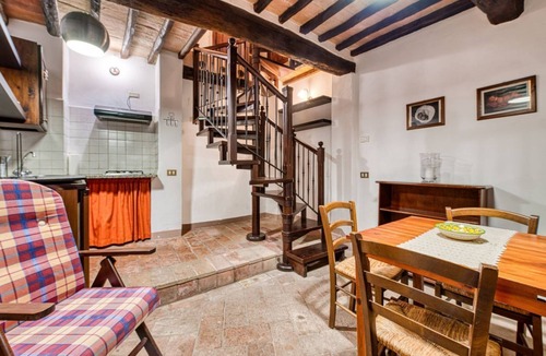 Bagnaia Apartment | GuestHost - Comfortable apartment of approximately 45 square meters, perfect for a stay of two, located on the ground floor of a period building (accessible via a few steps).The property is located in Bagnaia, a quiet hamlet a few kilometers from Perugia
