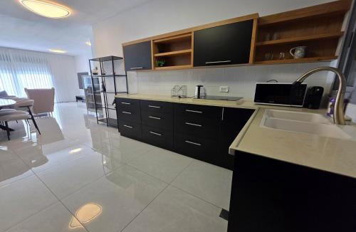 Haifa House | Hantke22 Horev Penthouse Jacuzzi 4BD