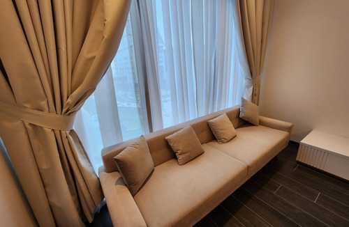 Sakhir House | "Harbour Haven: Stylish Studio in Financial Hub"